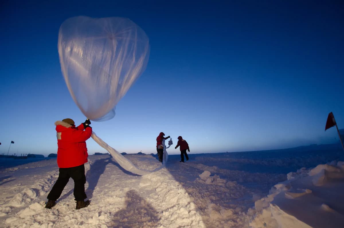 A radiosonde balloon launch in polar twilight